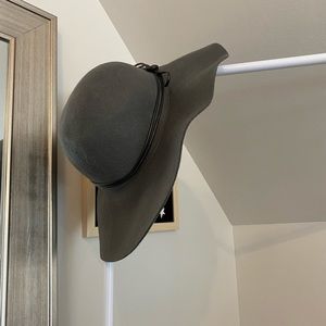 boutique felt hat! NWOT